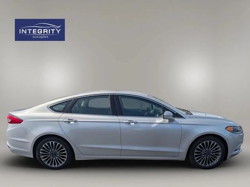 Used 2017 Ford Fusion SE w/ Fusion SE Technology Package FWD image 6