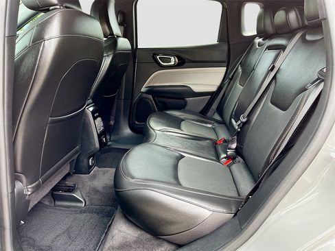 Used 2023 Jeep Compass Limited image 22