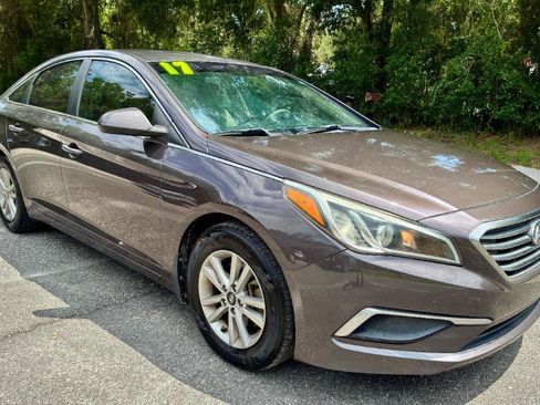 Used 2017 Hyundai Sonata SE FWD image 2