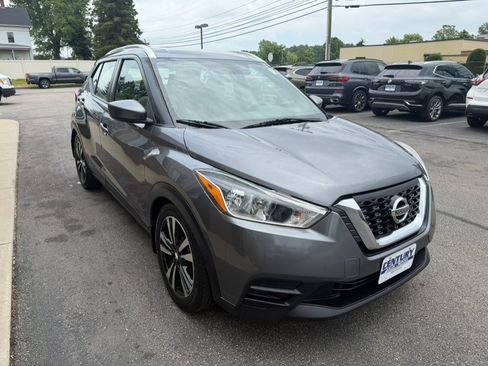 Used 2019 Nissan Kicks SV FWD image 11
