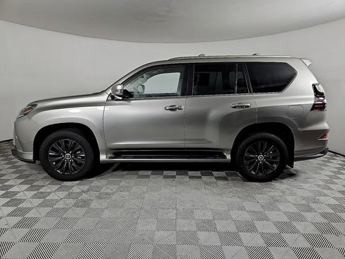 Used 2023 Lexus GX 460 Premium w/ Accessory Package image 8