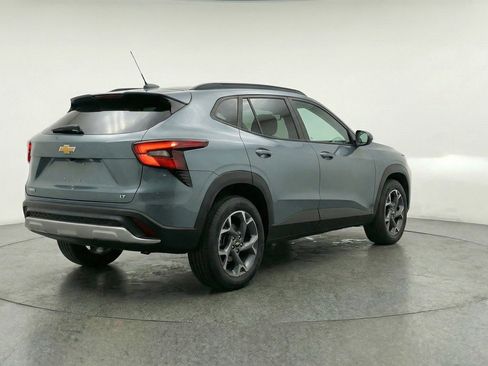 Used 2025 Chevrolet Trax LT image 9