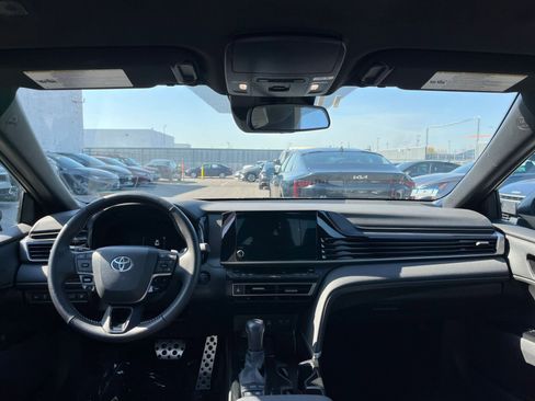 Used 2025 Toyota Camry SE image 33