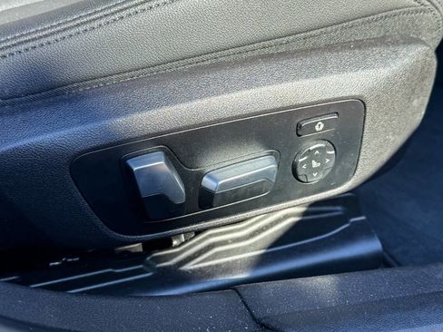 Used 2019 BMW 330i xDrive 330i xDrive AWD 4dr Sedan image 11