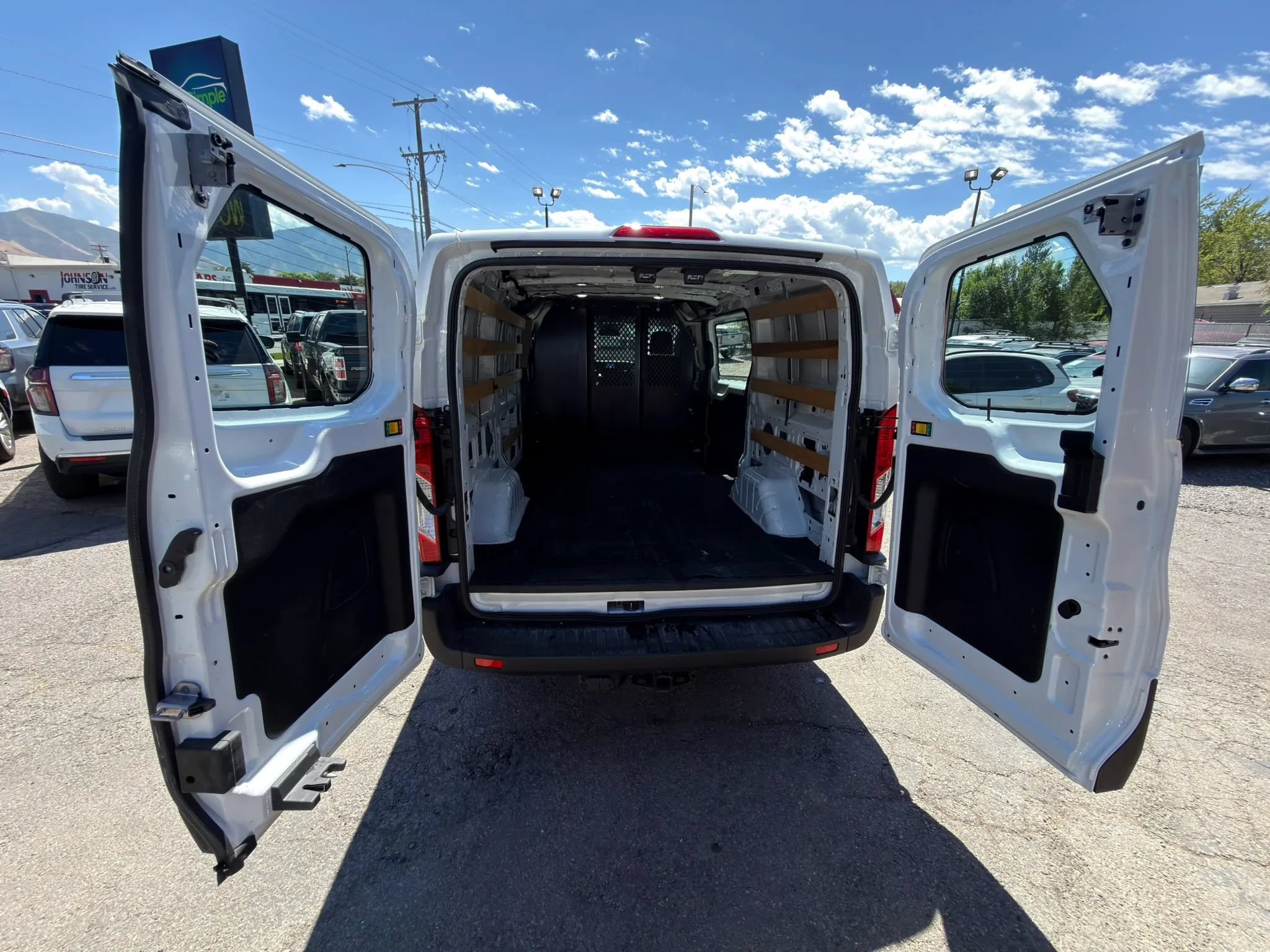 Used 2024 Ford Transit 250 Low Roof w/ Exterior Upgrade Package RWD image 17