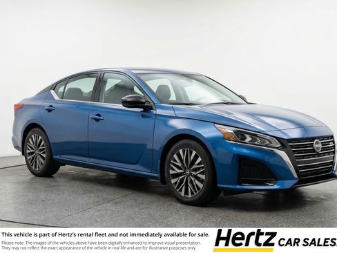 Used 2025 Nissan Altima 2.5 SV image 1