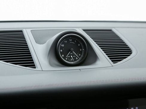 Certified 2025 Porsche Macan image 25