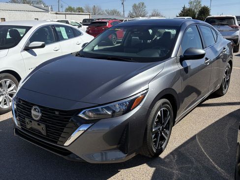 Used 2025 Nissan Sentra SV image 1