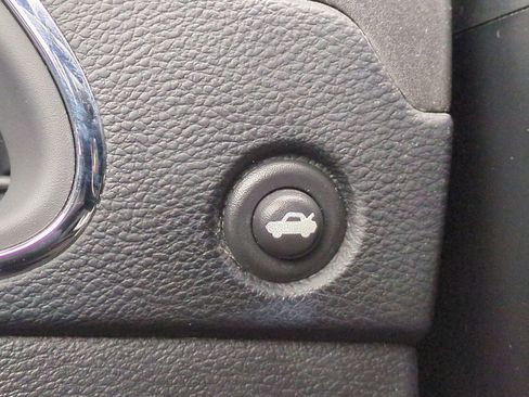 Used 2013 Chrysler 200 Limited image 17