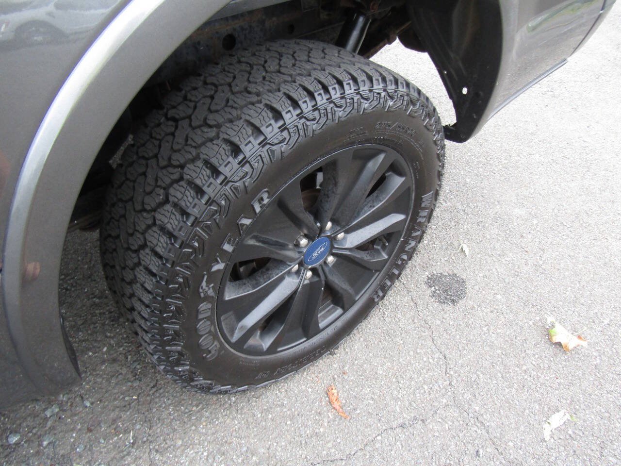 Used 2019 Ford F150 XLT w/ Equipment Group 302A Luxury AWD/4WD image 38