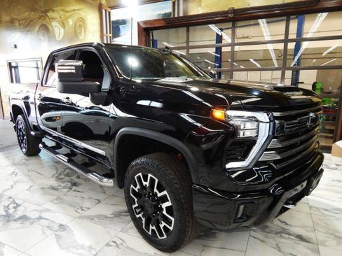 Used 2025 Chevrolet Silverado 2500 High Country w/ High Country Premium Package image 4