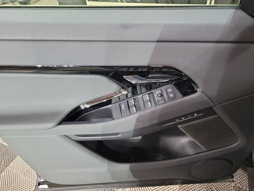 New 2026 Land Rover Range Rover Evoque Dynamic SE AWD/4WD image 14