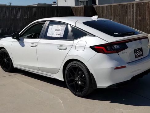 Used 2023 Honda Civic Sport image 6