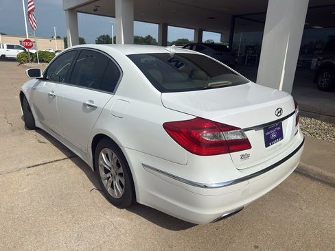 Used 2013 Hyundai Genesis 3.8 RWD image 8