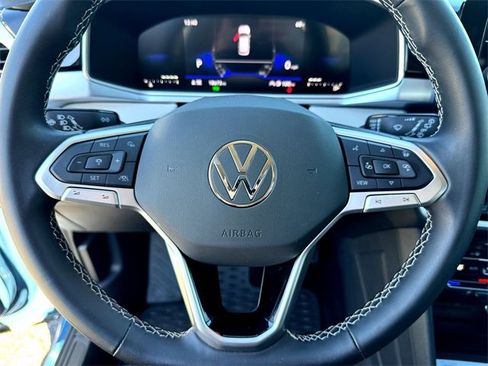 Certified 2025 Volkswagen Taos SE image 14