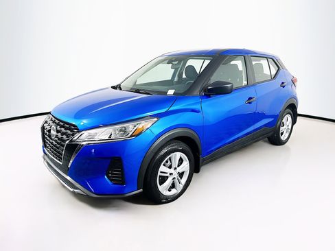 Used 2024 Nissan Kicks S image 3
