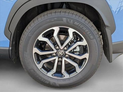 Used 2026 Toyota Corolla Cross SE image 3