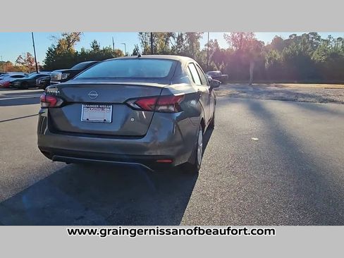 Used 2025 Nissan Versa S w/ Trunk Package image 30