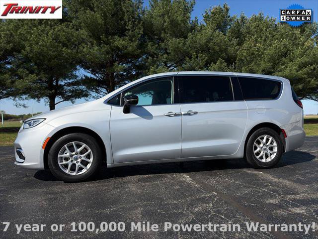 Certified 2024 Chrysler Pacifica Touring-L FWD image 1