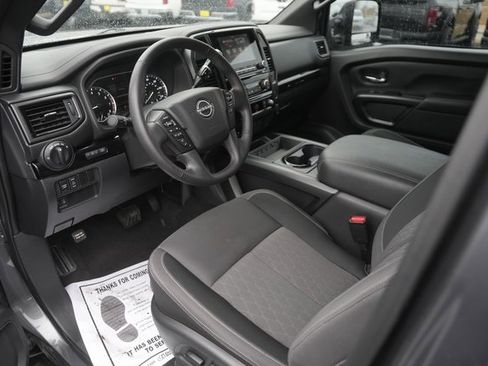 Used 2023 Nissan Titan SV w/ SV Convenience Package image 8