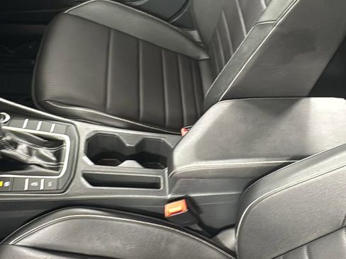 Used 2024 Volkswagen Jetta SE image 32