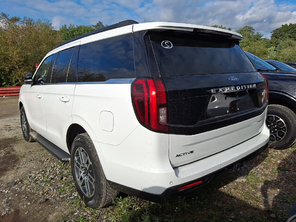 Used 2025 Ford Expedition Active AWD/4WD image 5