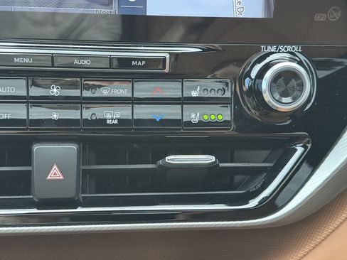 Used 2020 Toyota Highlander Platinum FWD image 81