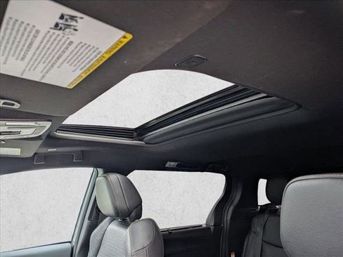 Used 2025 Toyota Sienna XLE Woodland Edition image 15