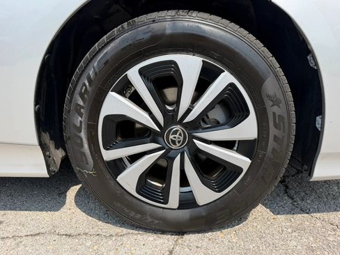 Used 2017 Toyota Prius Prime Premium FWD image 12