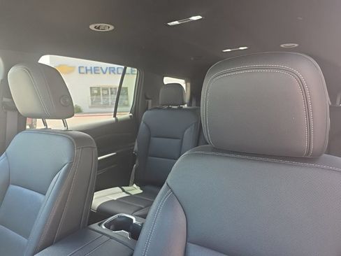Used 2025 Chevrolet Traverse LT FWD image 12