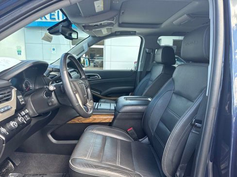 Used 2020 GMC Yukon XL Denali w/ Denali Premium Package image 8