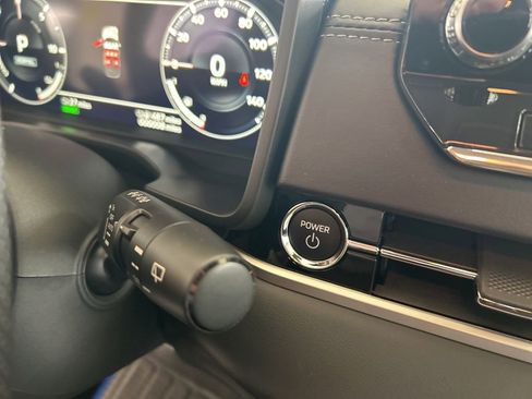 New 2025 Mitsubishi Outlander SE image 41