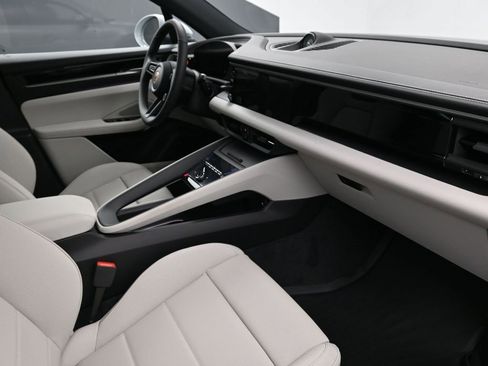 New 2025 Porsche Macan 4S Electric image 14