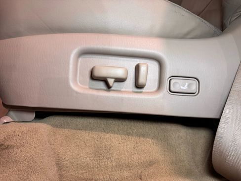 Used 2001 Lexus LX 470 4WD image 11