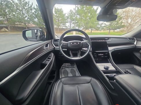 Used 2023 Jeep Grand Cherokee Limited RWD image 45