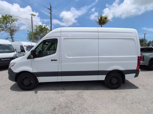 Used 2025 Mercedes-Benz Sprinter 2500 image 8