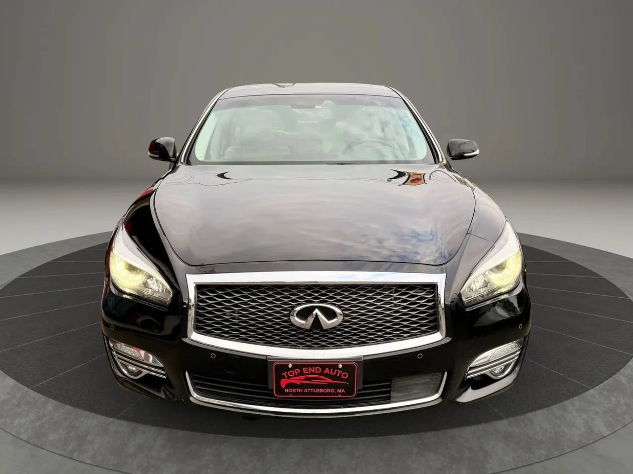 Used 2015 INFINITI Q70 3.7 w/ Deluxe Touring Package AWD/4WD image 2