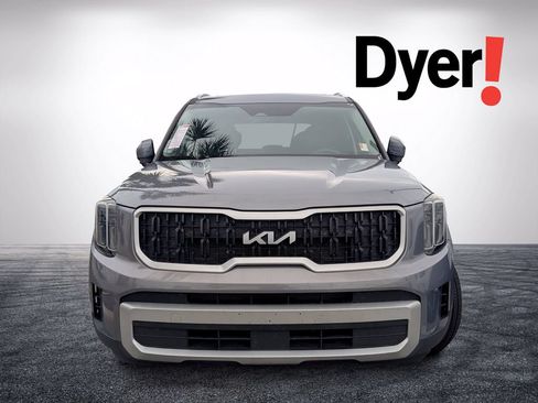 Used 2024 Kia Telluride EX w/ EX Captain's Chair Package FWD image 9