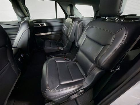 Used 2021 Ford Explorer XLT w/ Equipment Group 202A image 21