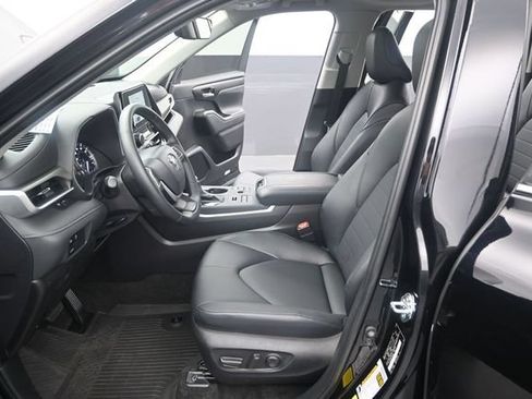 Used 2026 Toyota Highlander XLE AWD/4WD image 13