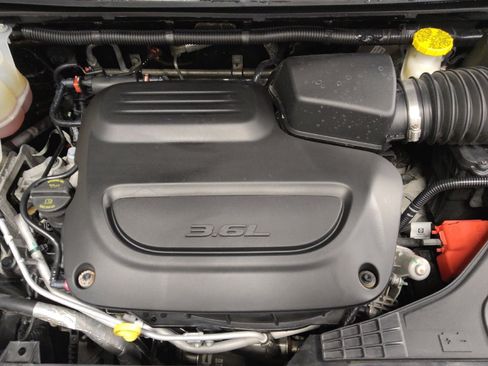 Used 2023 Chrysler Voyager LX FWD image 30