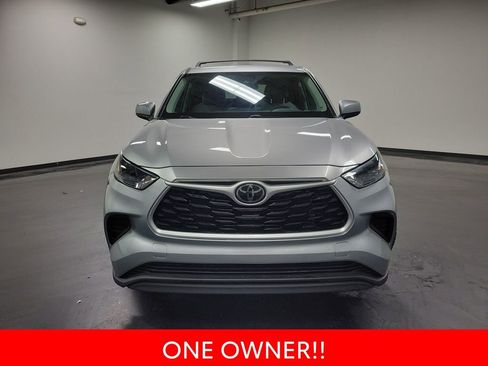 Used 2023 Toyota Highlander L FWD image 3