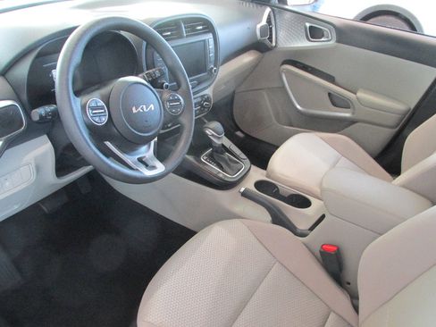 Used 2025 Kia Soul LX w/ LX Technology Package image 5