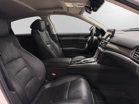 Used 2020 Honda Accord Touring image 11