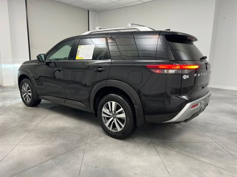 Used 2025 Nissan Pathfinder SL image 5