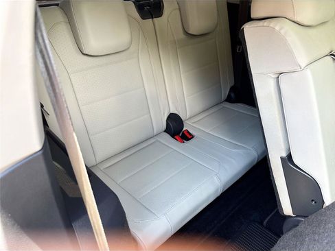 Used 2019 Volkswagen Tiguan SEL w/ 3rd Row Seat Package AWD/4WD image 27