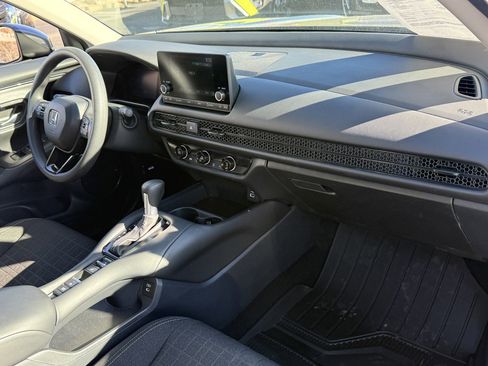 Certified 2025 Honda HR-V LX image 26