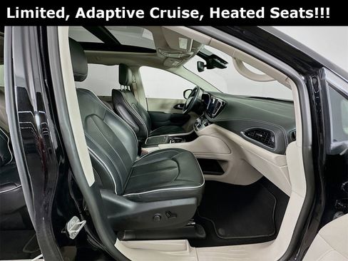 Used 2024 Chrysler Pacifica Limited image 31