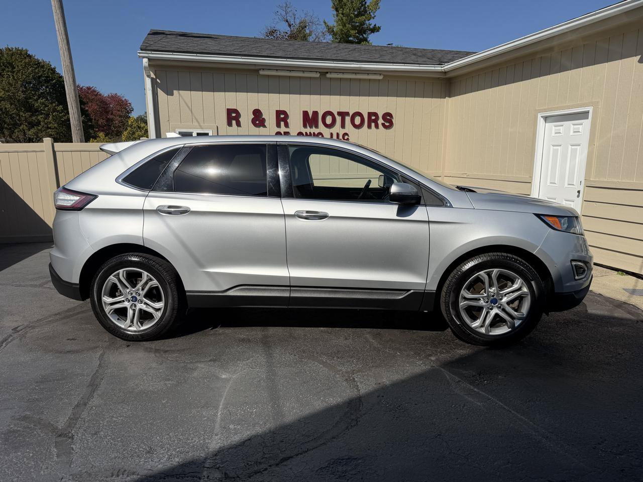 Used 2017 Ford Edge Titanium w/ Technology Package AWD/4WD image 2