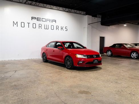 Used 2017 Volkswagen Jetta GLI FWD image 9
